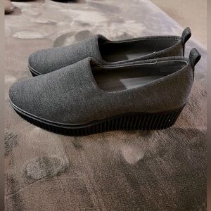 Aerosols Dark grey Size 5 1/2 m women’s shoes.